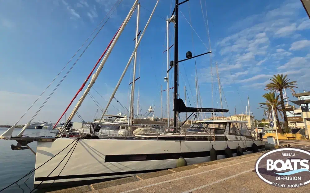 slider 0 Beneteau Oceanis Yacht 62