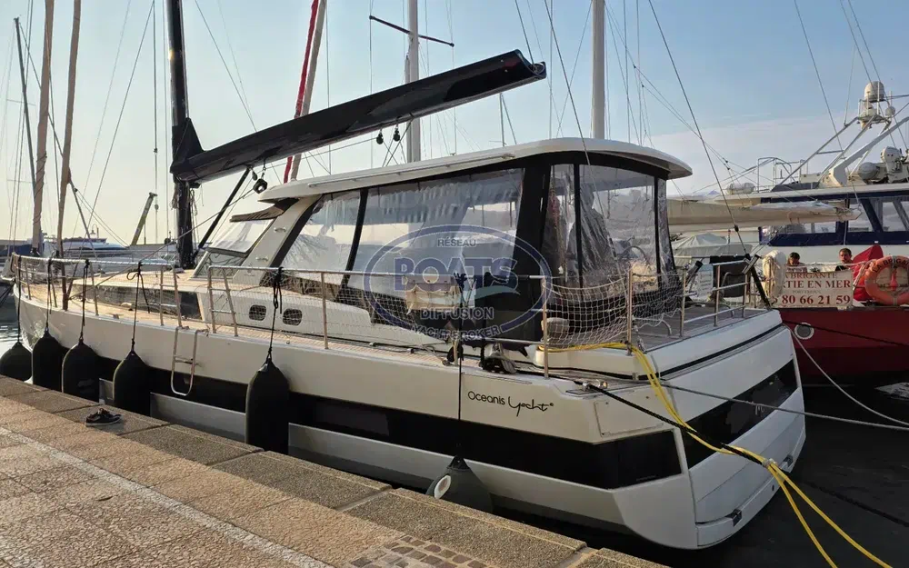 slider 1 Beneteau Oceanis Yacht 62