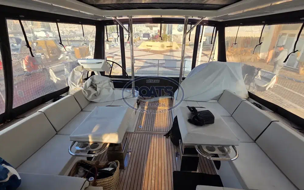 slider 6 Beneteau Oceanis Yacht 62