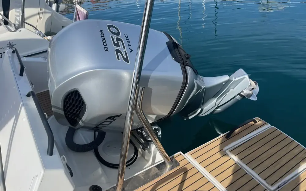 slider 2 Beneteau Flyer 8 SUNdeck