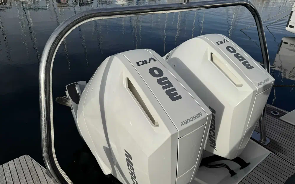 slider 10 Beneteau Gran Turismo 32