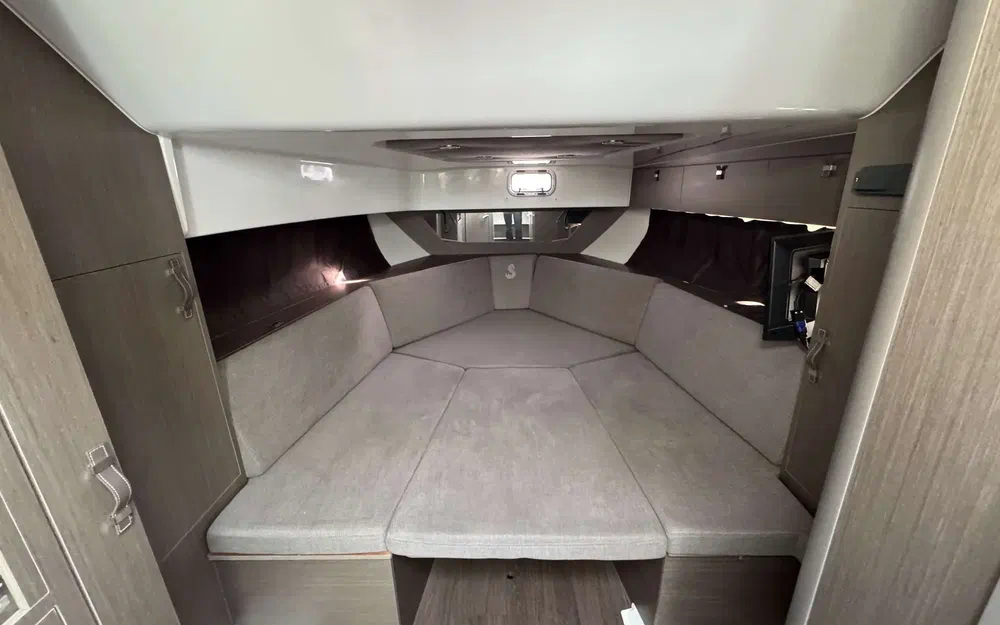 slider 11 Beneteau Gran Turismo 32