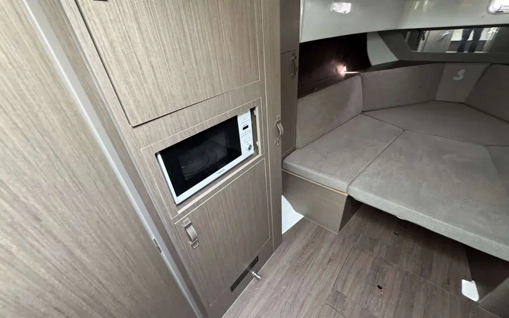 slider 13 Beneteau Gran Turismo 32