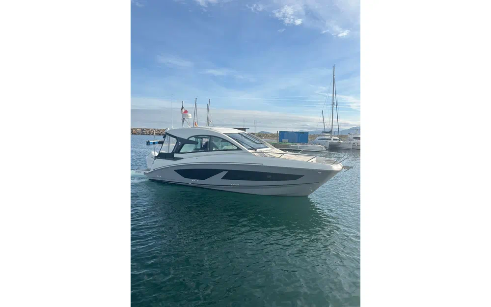 slider 17 Beneteau Gran Turismo 32