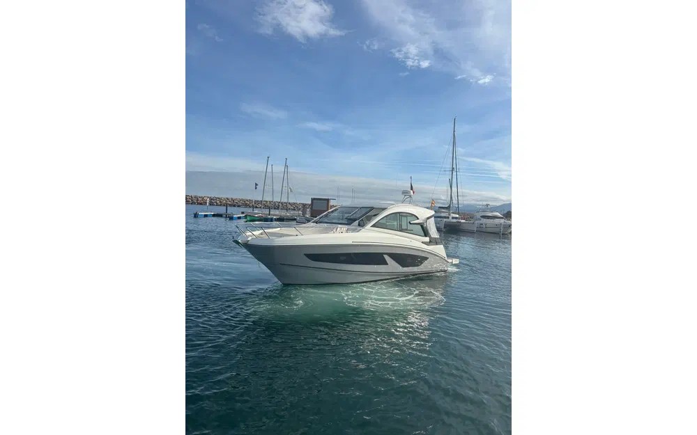 slider 18 Beneteau Gran Turismo 32