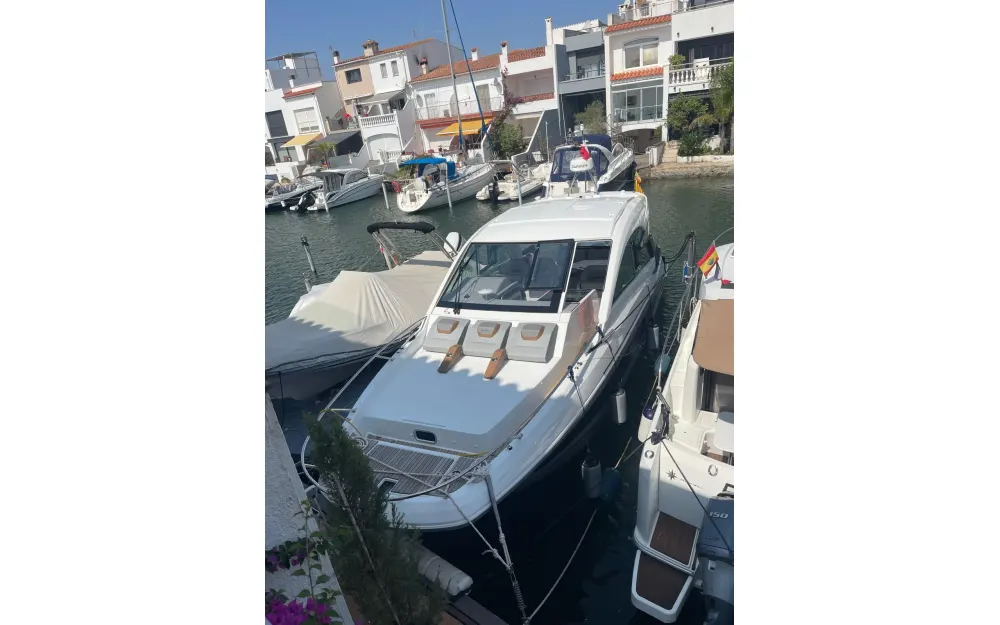 slider 4 Beneteau Gran Turismo 32