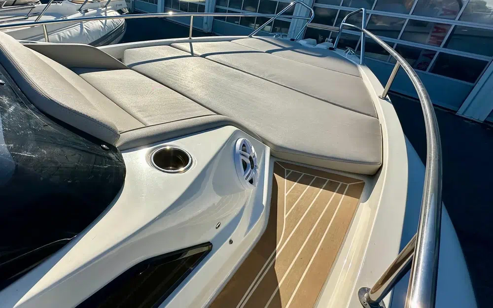 slider 11 Capelli Tempest 1000