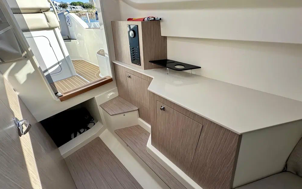 slider 13 Capelli Tempest 1000