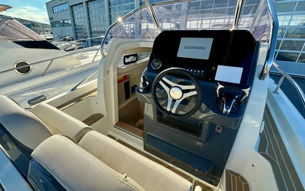 slider 7 Capelli Tempest 1000