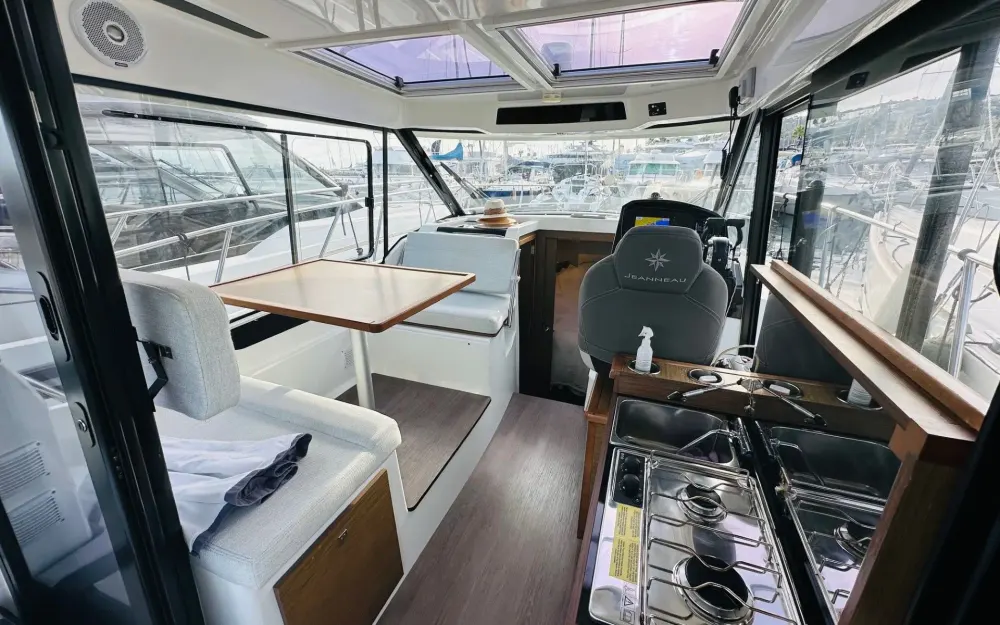 slider 10 Jeanneau Merry Fisher 895
