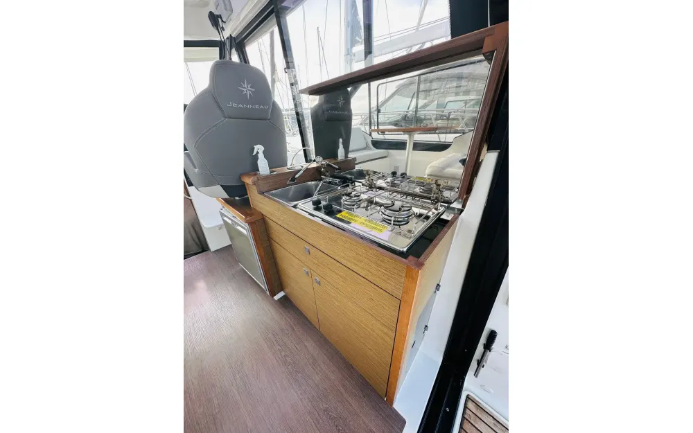 slider 12 Jeanneau Merry Fisher 895