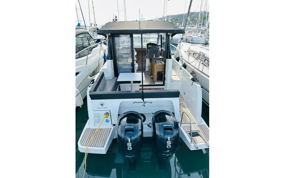 slider 1 Jeanneau Merry Fisher 895