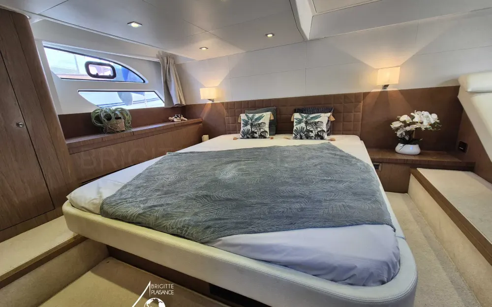 slider 9 Beneteau Gran Turismo 49 Fly