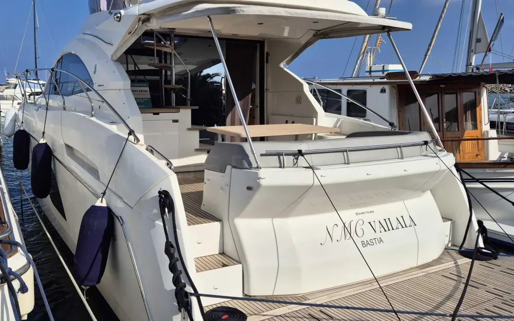 slider 3 Beneteau Gran Turismo 49 Fly