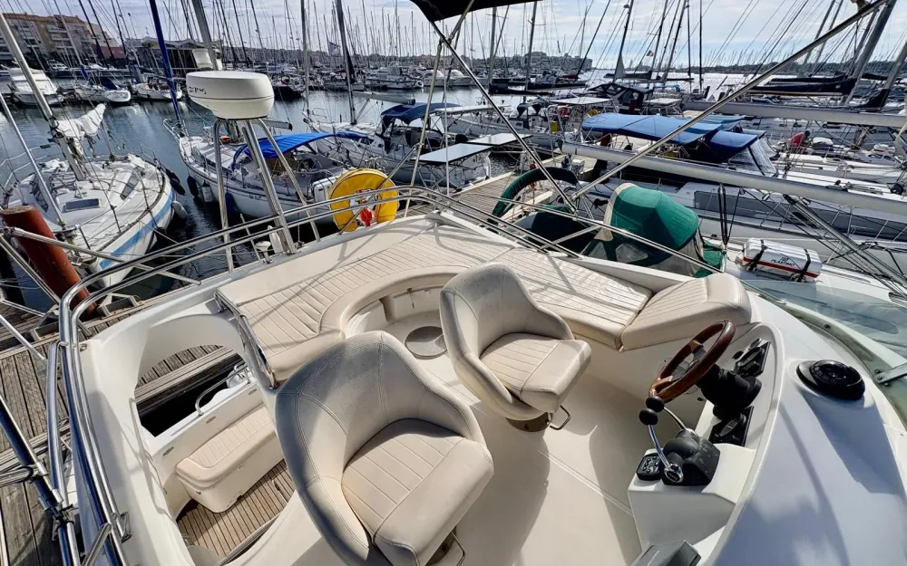 slider 6 Jeanneau Prestige 32 Fly