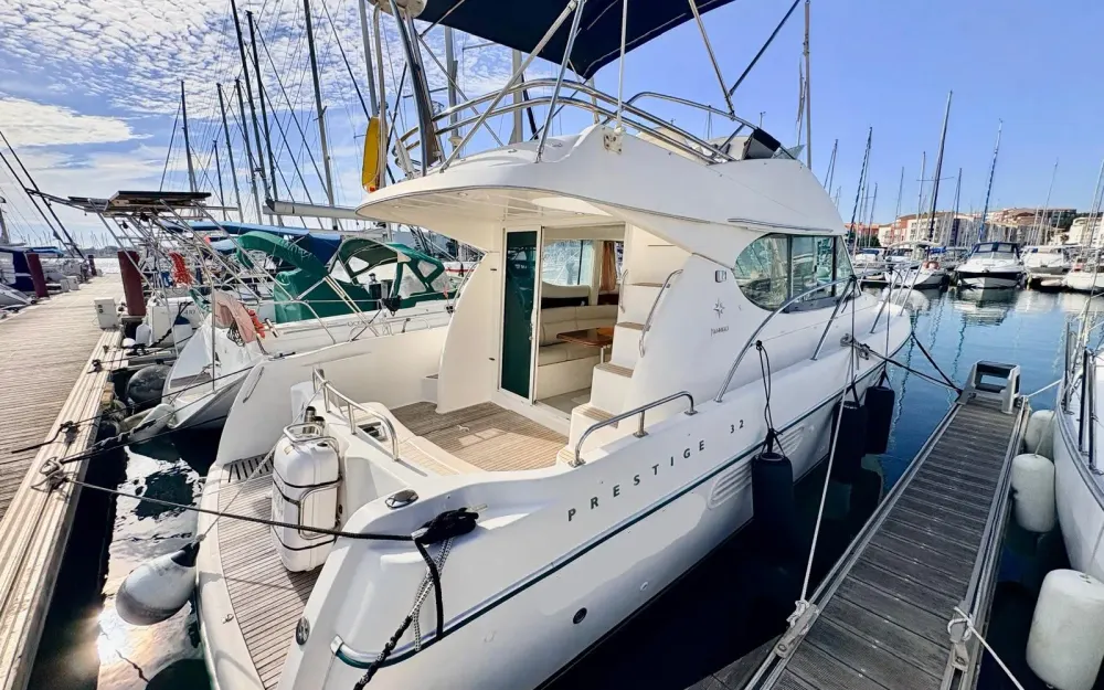 slider 1 Jeanneau Prestige 32 Fly