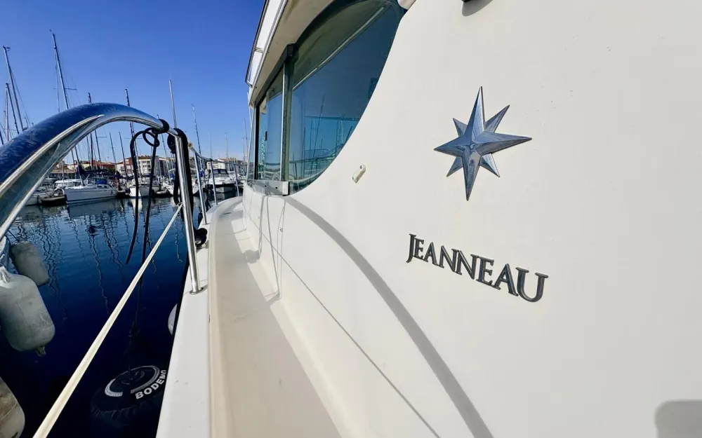 slider 7 Jeanneau Prestige 32 Fly