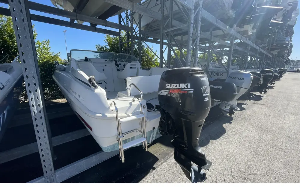 slider 1 Beneteau Flyer 550 Cabine