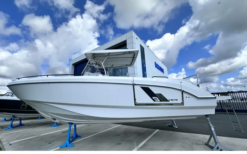 slider 0 Beneteau Flyer 9 Spacedeck