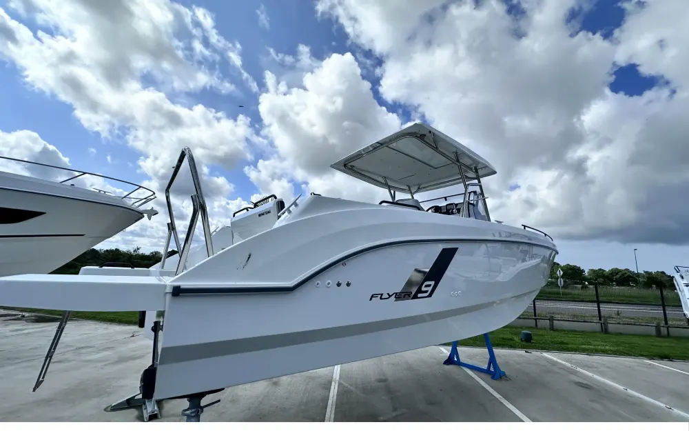 slider 1 Beneteau Flyer 9 Spacedeck