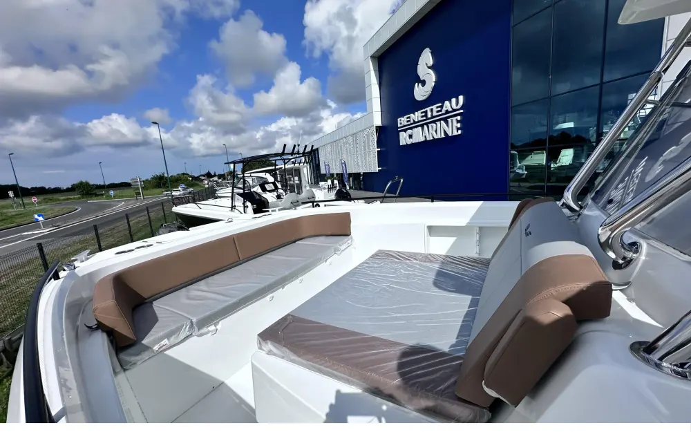 slider 4 Beneteau Flyer 9 Spacedeck