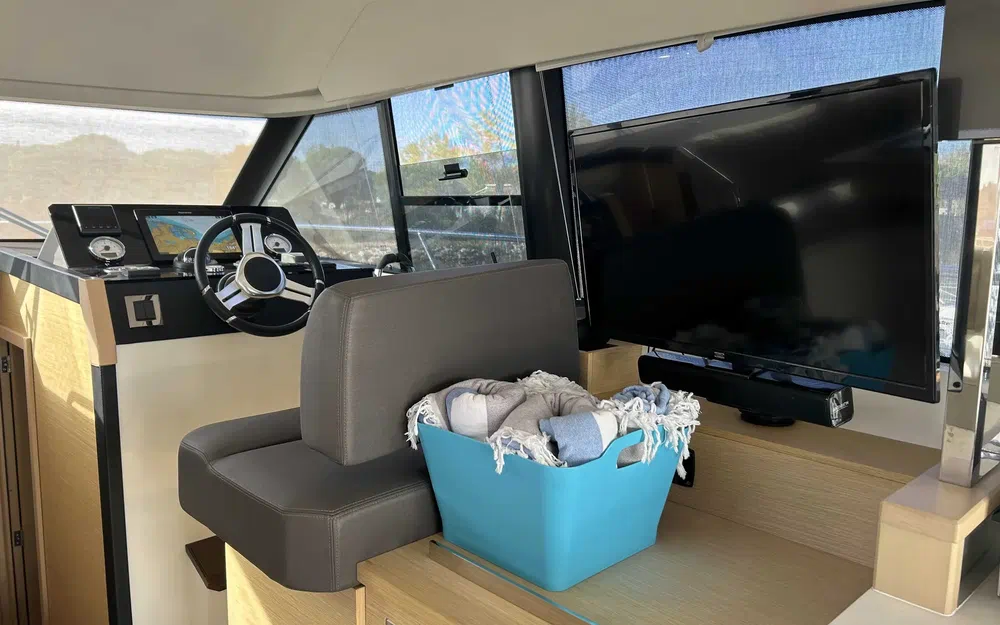 slider 9 Prestige Yachts Prestige 420 Fly