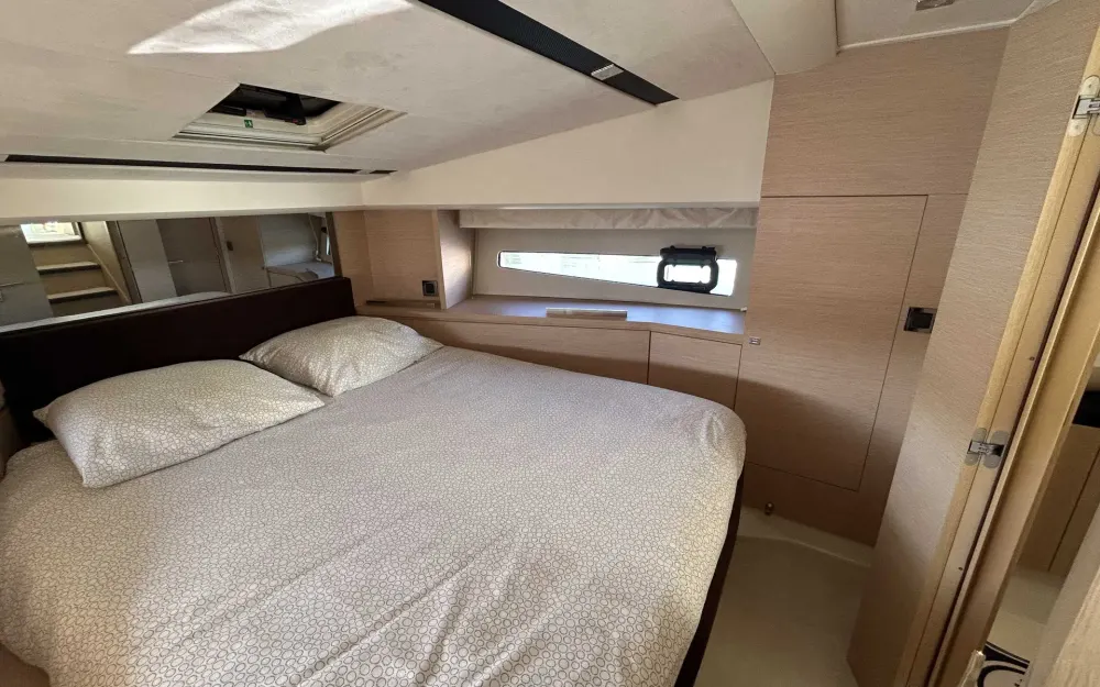 slider 11 Jeanneau Prestige 420 Fly