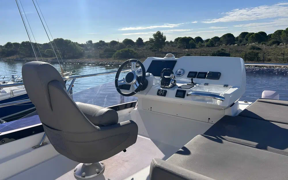 slider 16 Prestige Yachts 420 Fly