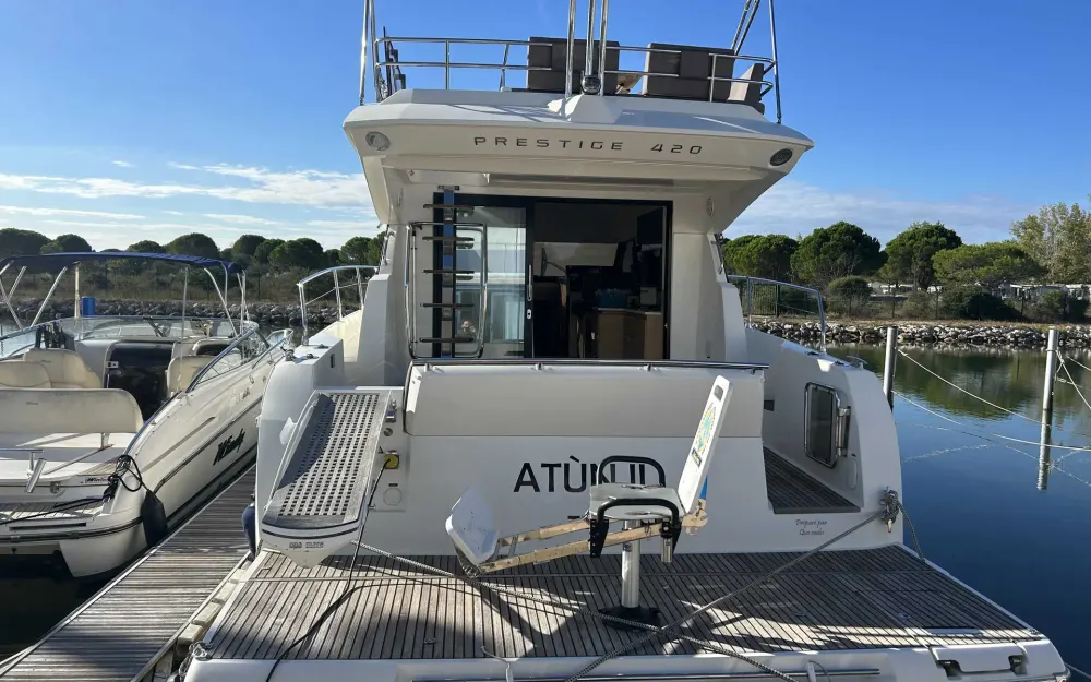 slider 1 Jeanneau Prestige 420 Fly
