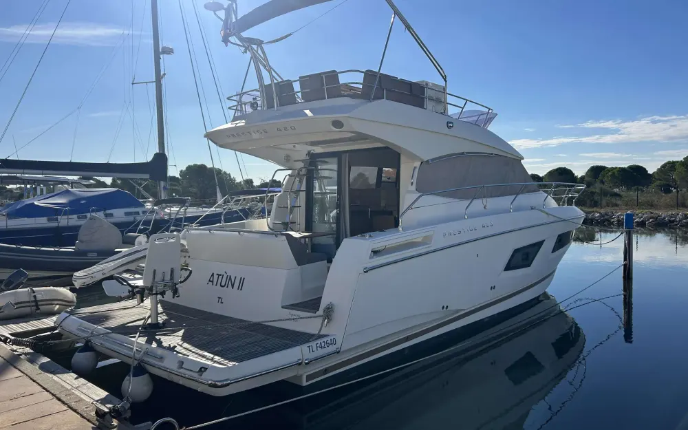 slider 2 Jeanneau Prestige 420 Fly