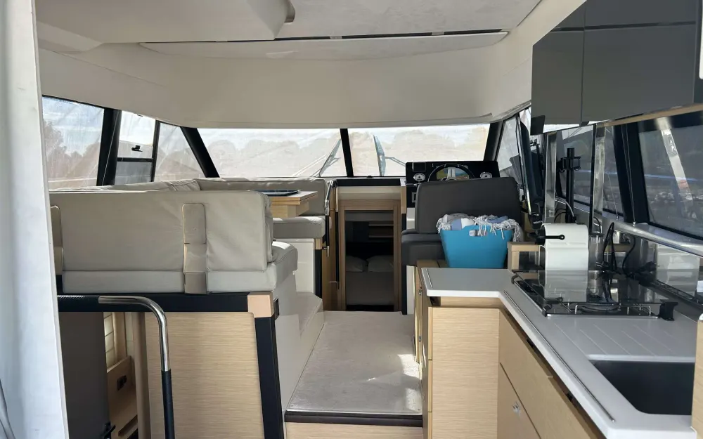 slider 5 Jeanneau Prestige 420 Fly