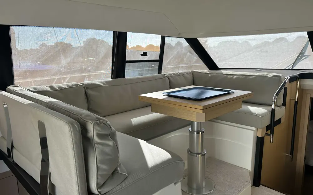 slider 7 Jeanneau Prestige 420 Fly