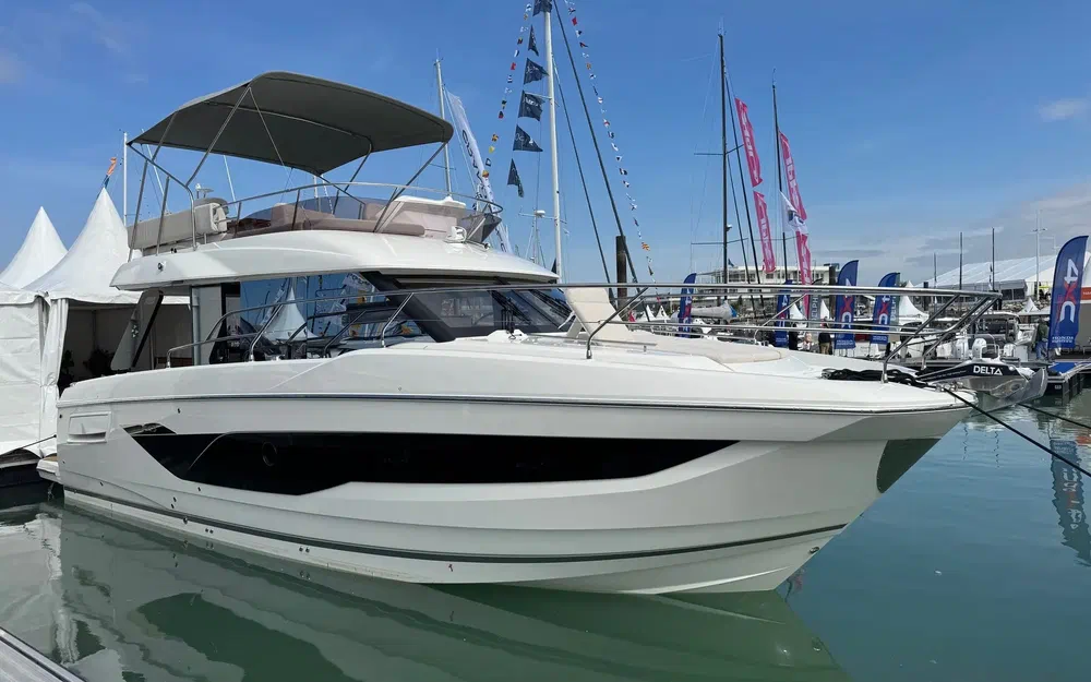 slider 0 Prestige Yachts F4.3
