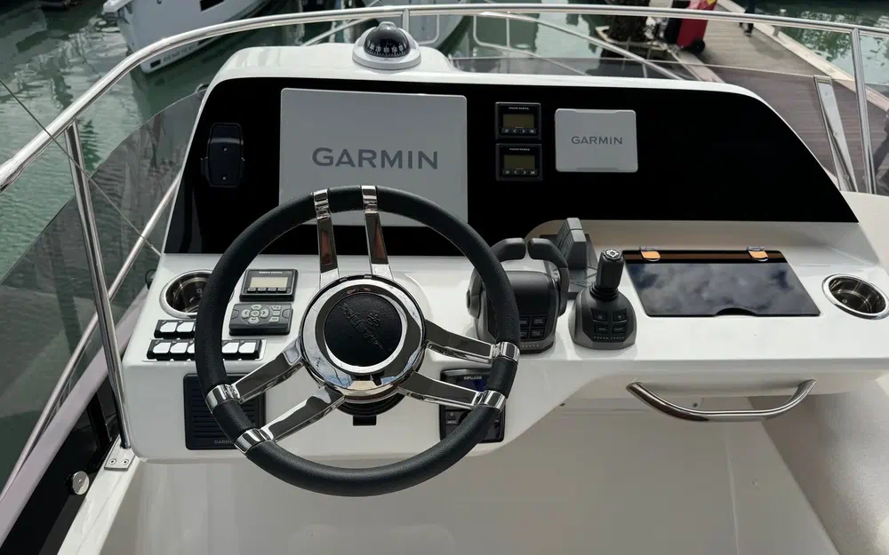 slider 9 Prestige Yachts F4.3