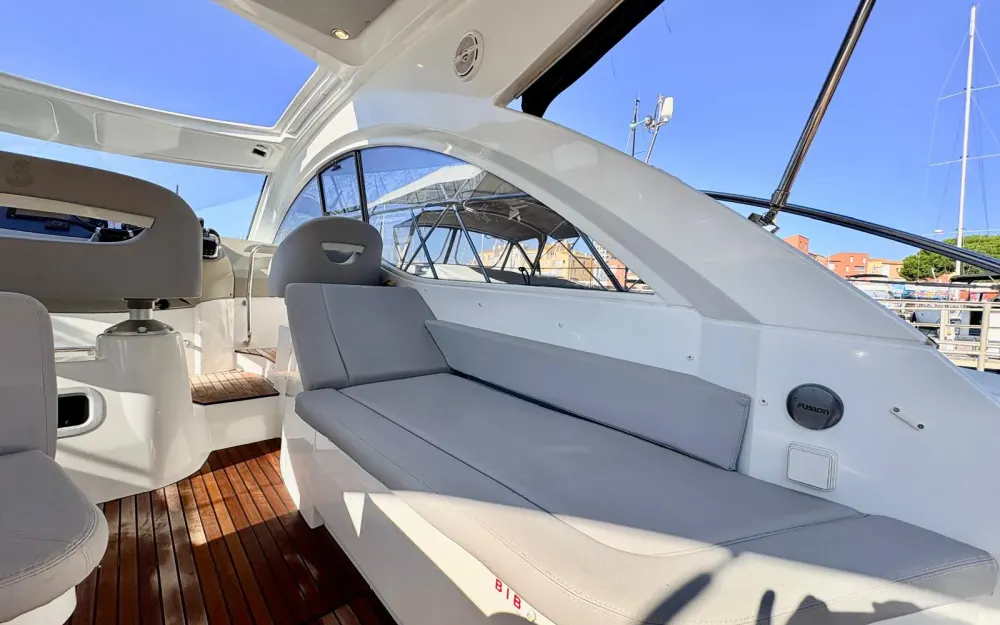 slider 8 Beneteau Gran Turismo 38