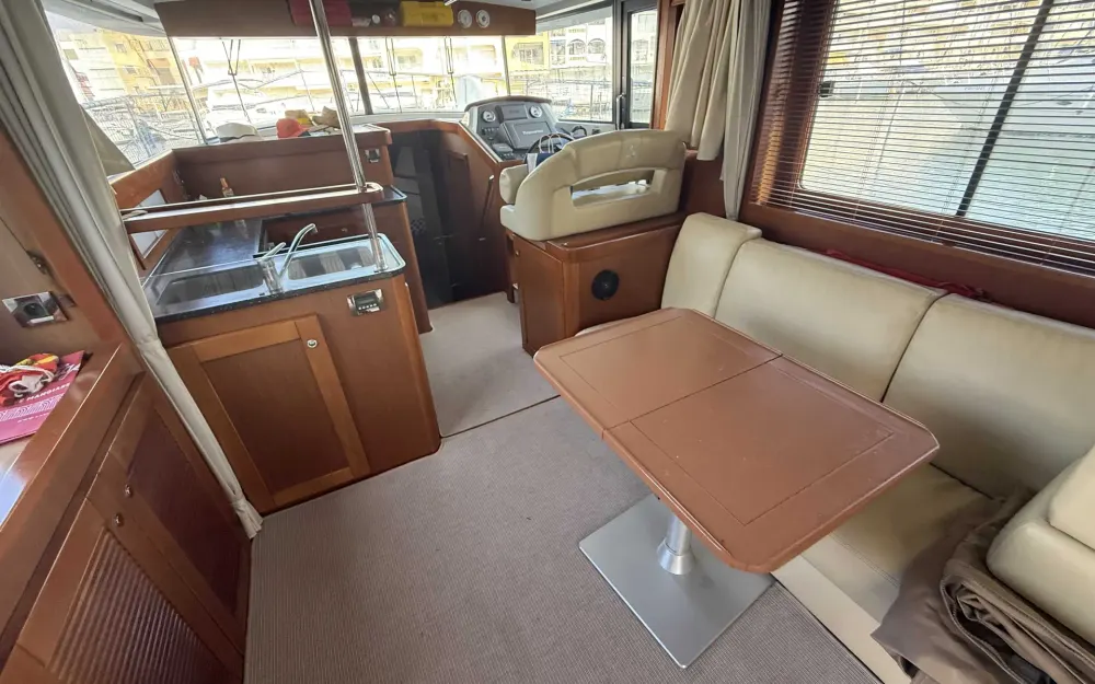 slider 9 Beneteau Swift Trawler 44