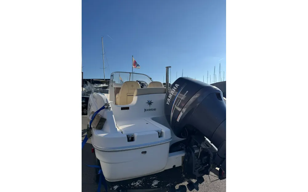 slider 1 Jeanneau Cap Camarat 635