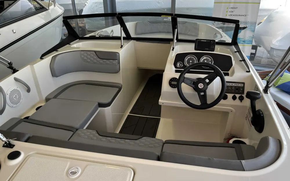 slider 3 Bayliner Element M17