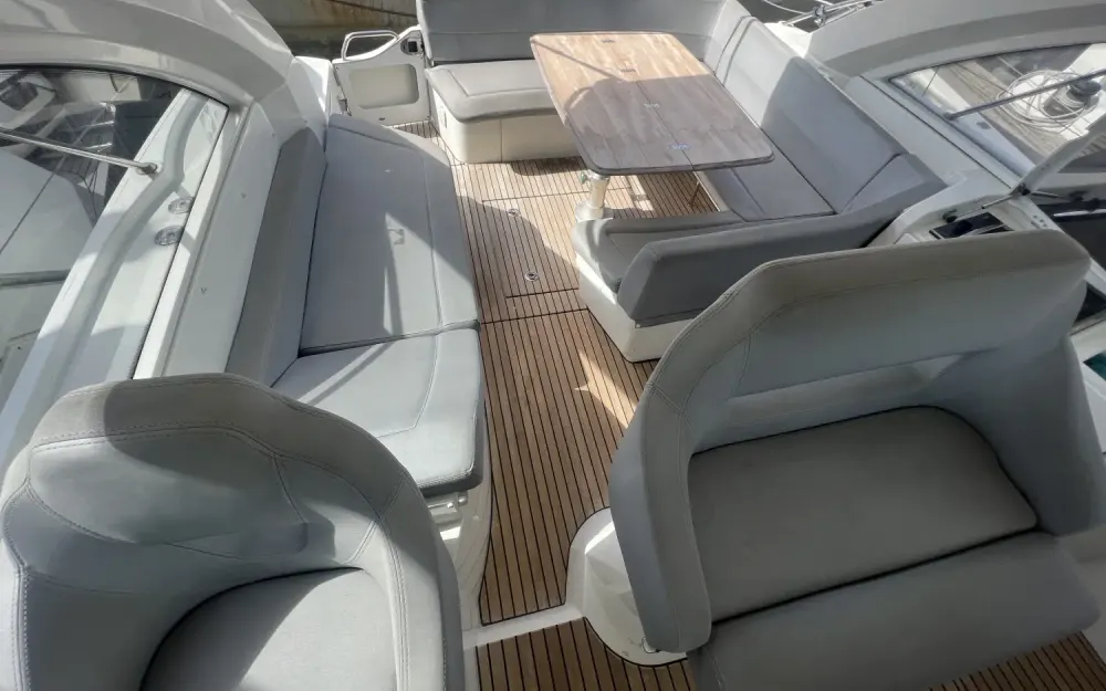 slider 1 Beneteau Gran Turismo 38