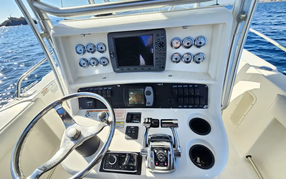 slider 16 Boston Whaler  270 Outrage