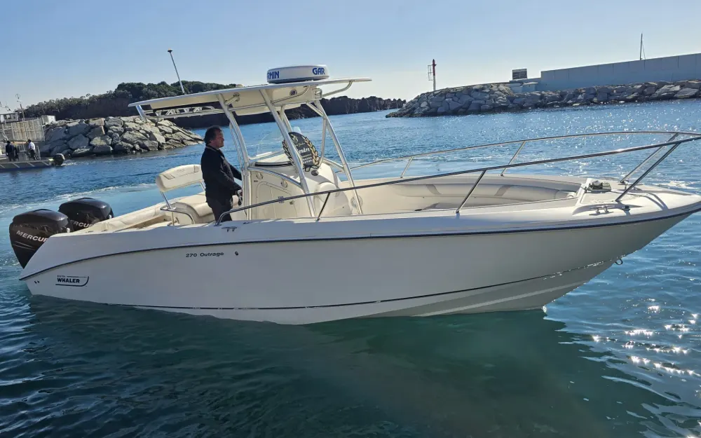 slider 5 Boston Whaler  270 Outrage