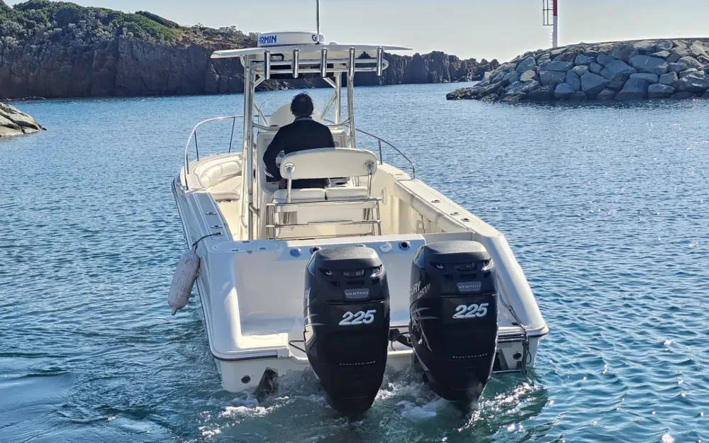 slider 25 Boston Whaler  270 Outrage