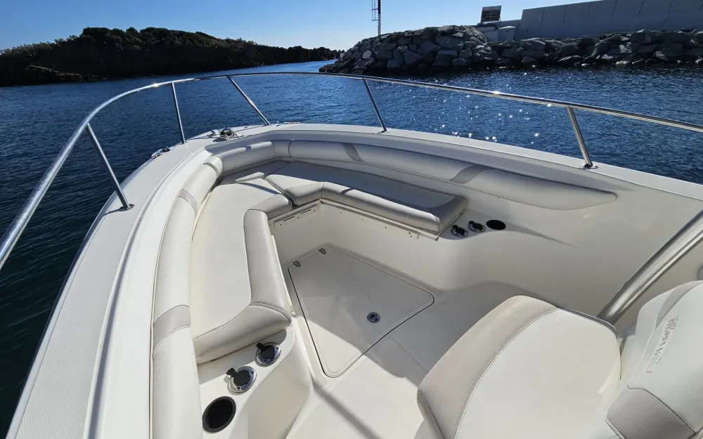 slider 27 Boston Whaler  270 Outrage