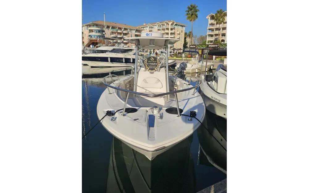 slider 28 Boston Whaler  270 Outrage