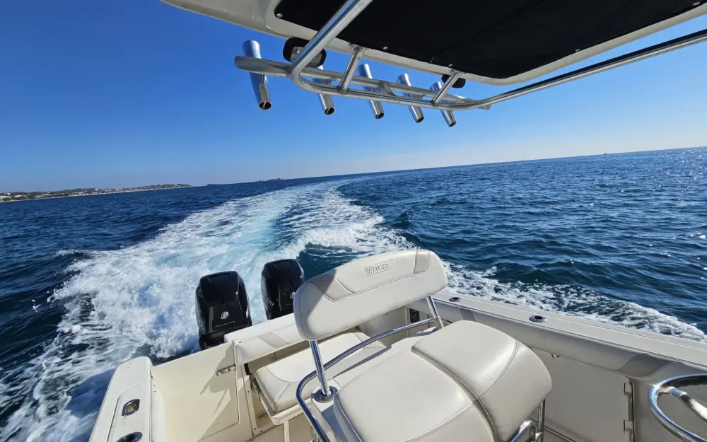 slider 6 Boston Whaler  270 Outrage