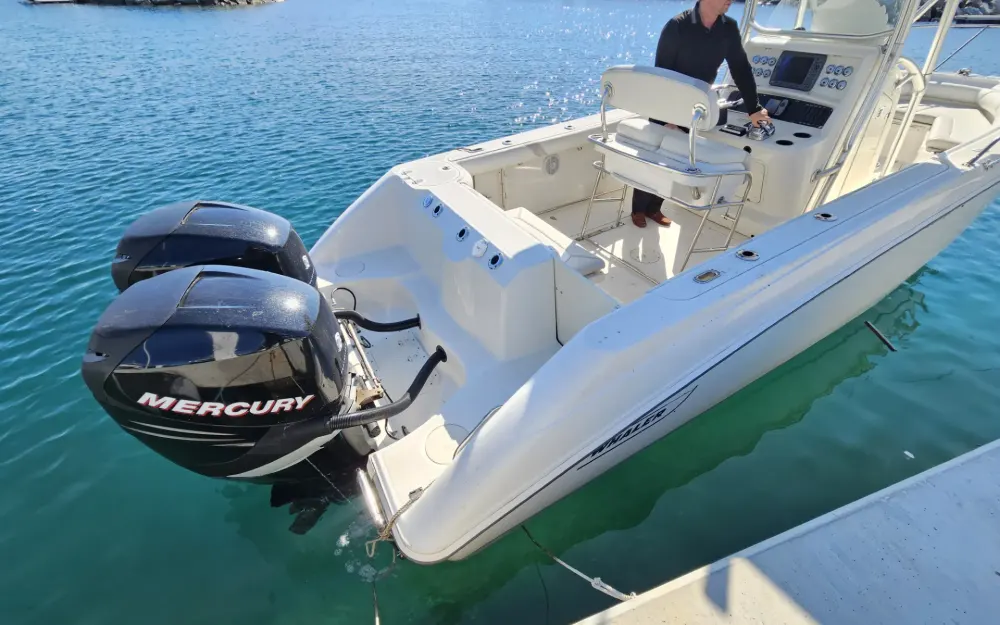 slider 9 Boston Whaler  270 Outrage