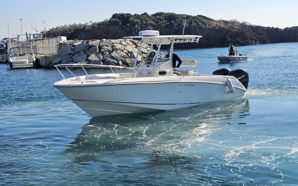 slider 3 Boston Whaler  270 Outrage