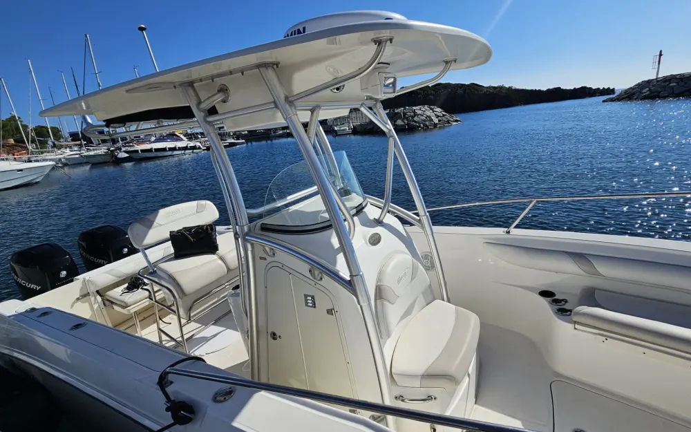 slider 15 Boston Whaler  270 Outrage