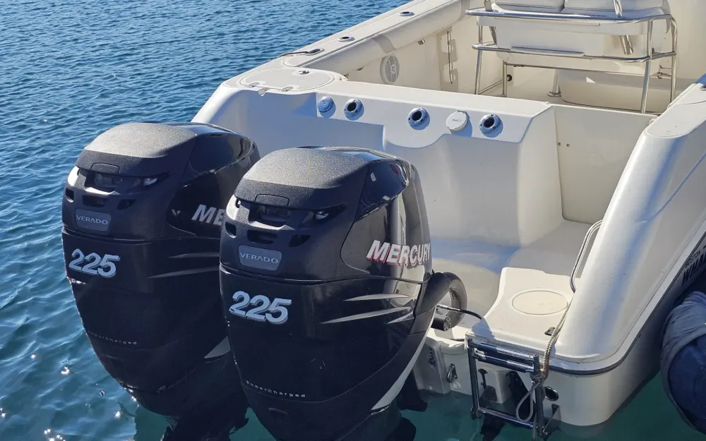 slider 8 Boston Whaler  270 Outrage