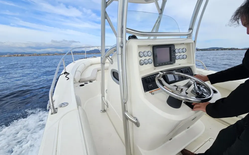 slider 17 Boston Whaler  270 Outrage